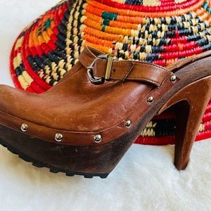 High heeled Leather Clog